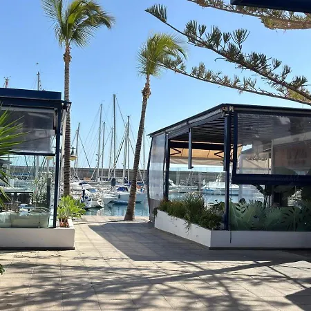 House Ruby アパート *